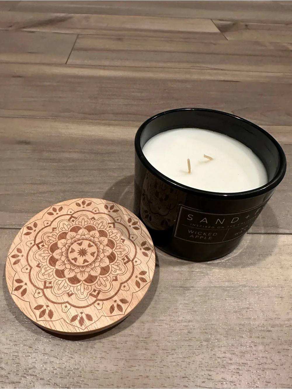 Scented Three-Wick Candle with Decorative Wooden Lid - Black sand + fog 🌫️
